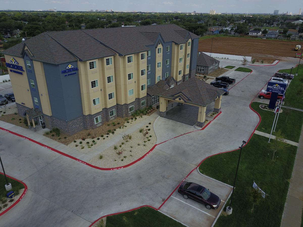 Microtel Inn & Suites By Wyndham Lubbock Exterior photo
